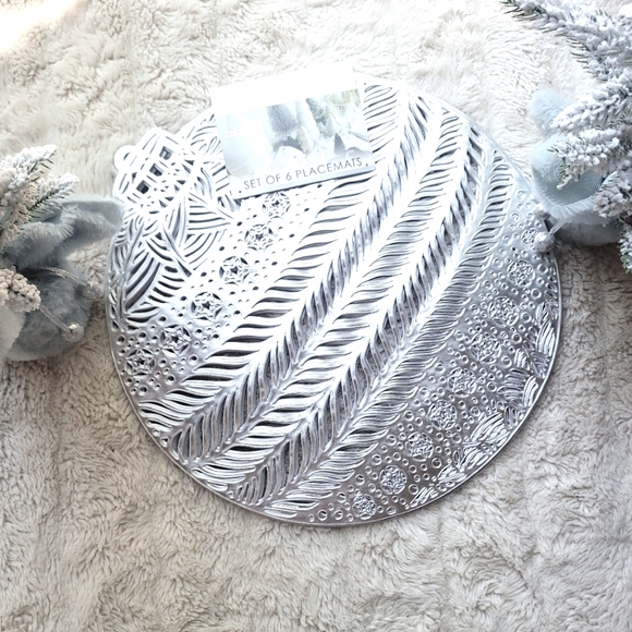 🍒NWT🍒 6 PC CHRISTMAS PLACEMATS SET - Picture 1 of 5